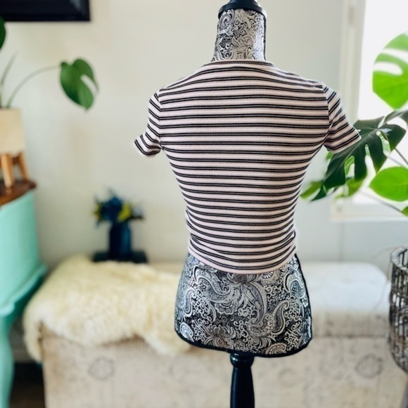 🏷️ 4/$25 H&M Divided Ribbed Pink & Black Stripe Crop Top - Picture 3 of 7